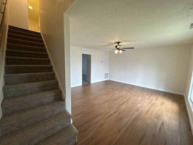 Building Photo - Lakeview Drive