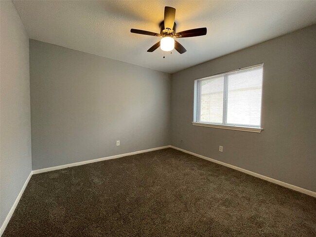Building Photo - 7918 Midland Forest Dr