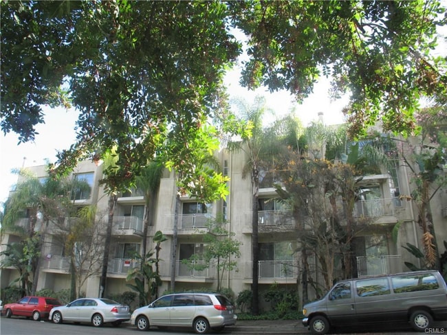 Building Photo - 3944 Kentucky Dr