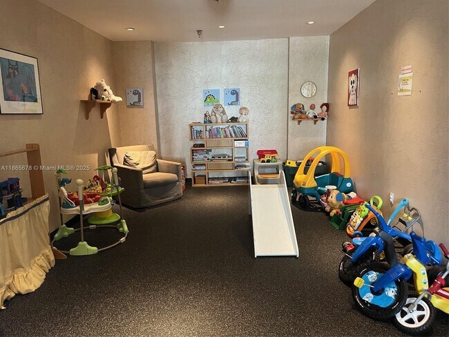 Building Photo - 5757 Collins Ave