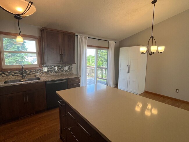 Building Photo - Beautifully Updated 4-Bed Home in Prime NW...