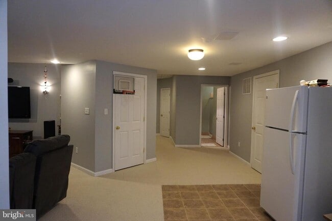 Building Photo - 331 Quail Dr N