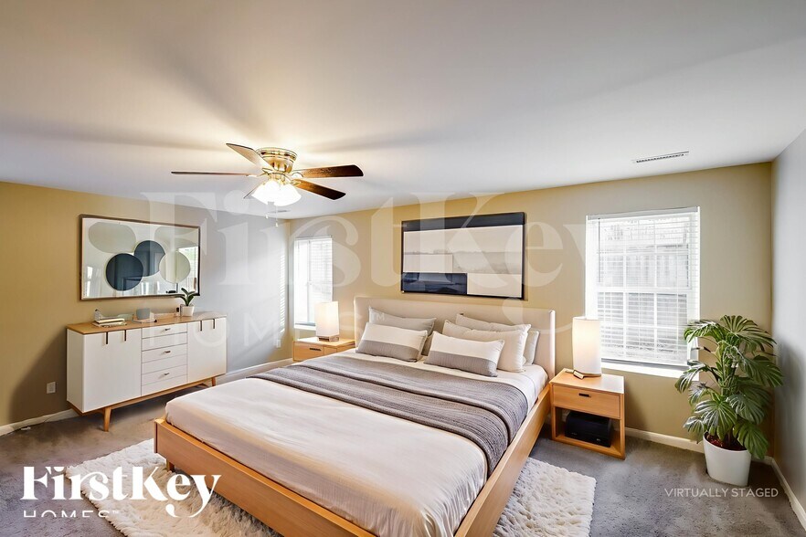 Building Photo - 2067 Longmeadow Ln