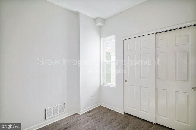 Building Photo - 2028 E Firth St