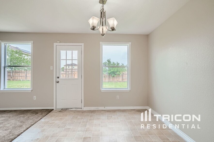 Building Photo - 102 Blackman Tr