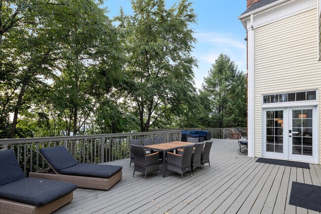 Building Photo - 321 Museum Village Rd