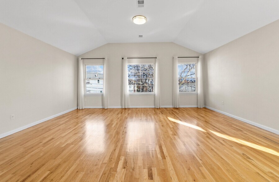 Building Photo - 431 Bramhall Ave