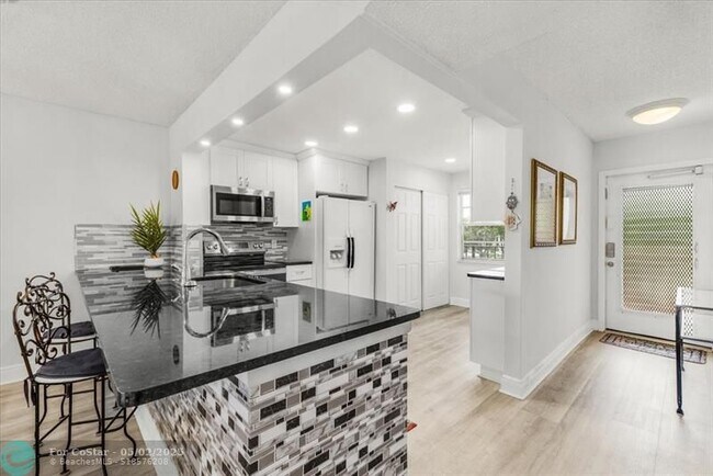 Building Photo - 25 Abbey Ln
