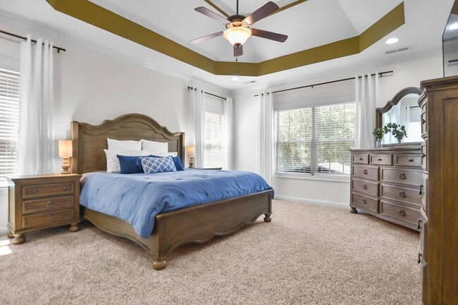 Building Photo - Pet Friendly Three Bedroom with Bonus!