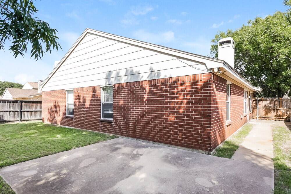 Building Photo - 6205 Vista Wood Dr