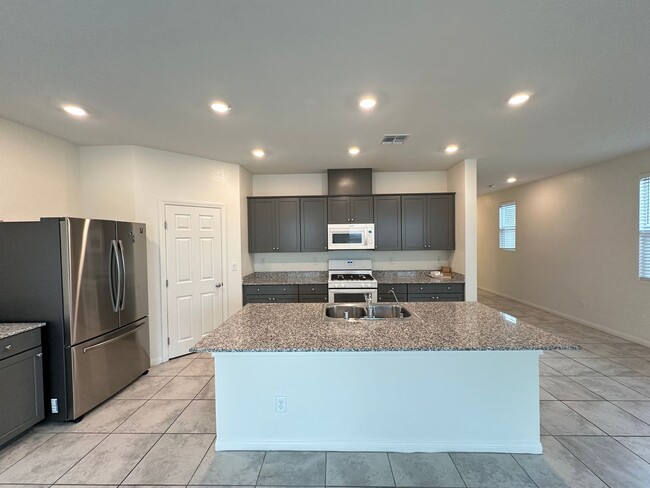 Building Photo - Tarim