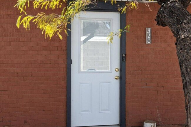 Building Photo - 320 N 13th Pl