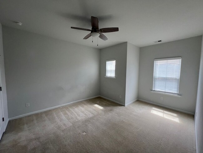 Building Photo - 3 Bedroom 2.5 Bath Townhouse In Marsh View...