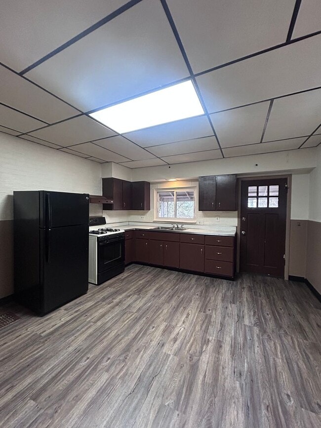 Building Photo - Spacious 2 bedroom 1 bathroom single family home (Marshall-Shadeland)