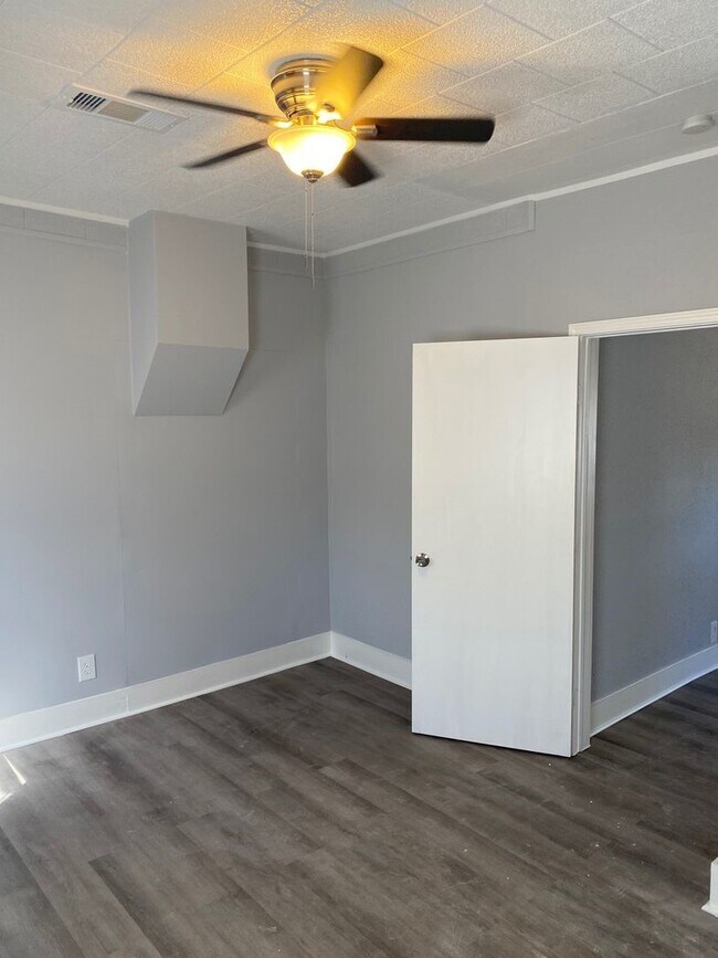 Building Photo - 1409 9th St