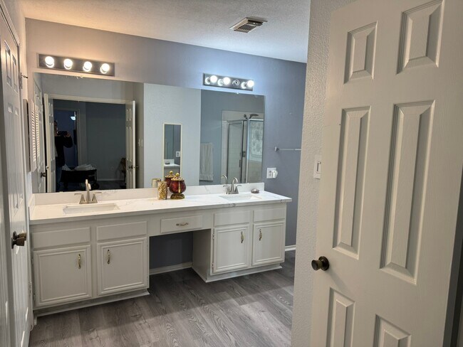 Building Photo - 9218 Prairie Trails Dr