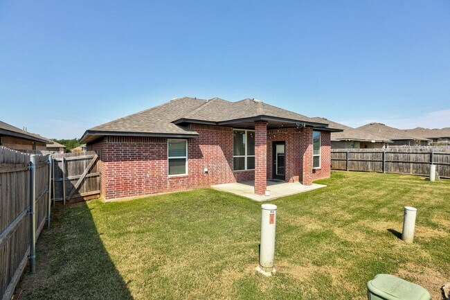 Building Photo - 2321 Norwood Dr