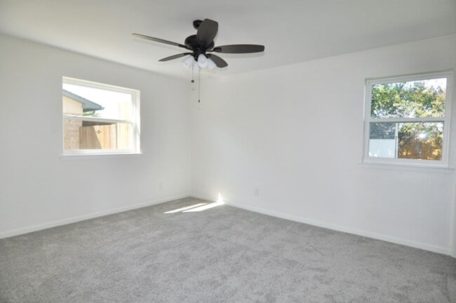 Building Photo - 132 Navajo Dr