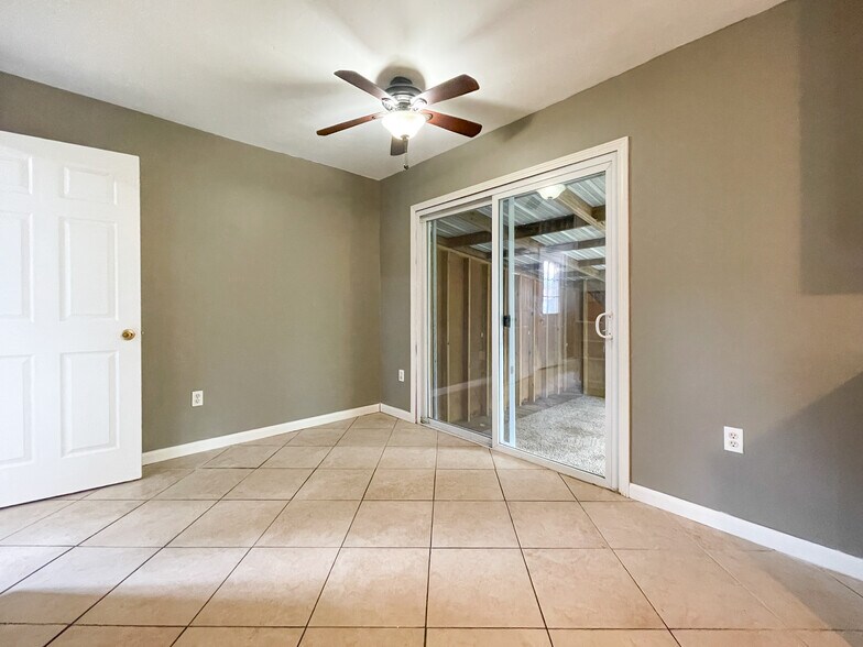 Building Photo - 1405 Guthrie Dr