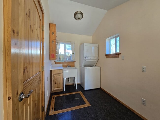 Building Photo - 3509 Pueblo Dr