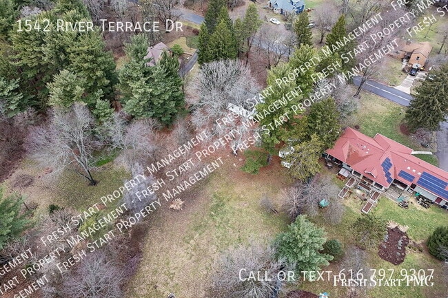 Building Photo - 1542 River Terrace