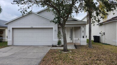 Building Photo - 7955 Carriage Pointe Dr