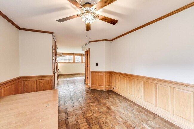 Building Photo - 821 S Racine Ave