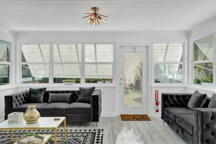 Building Photo - 14 S Swinton Cir