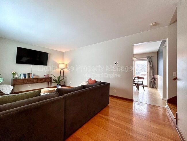 Building Photo - 2728 Vassar Dr SE