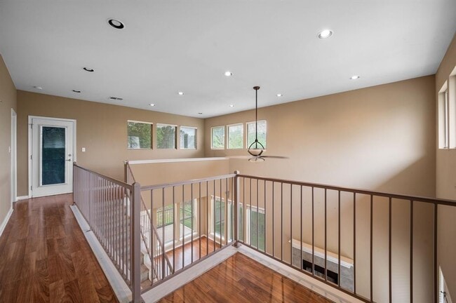 Building Photo - 5306 Beacon Dr