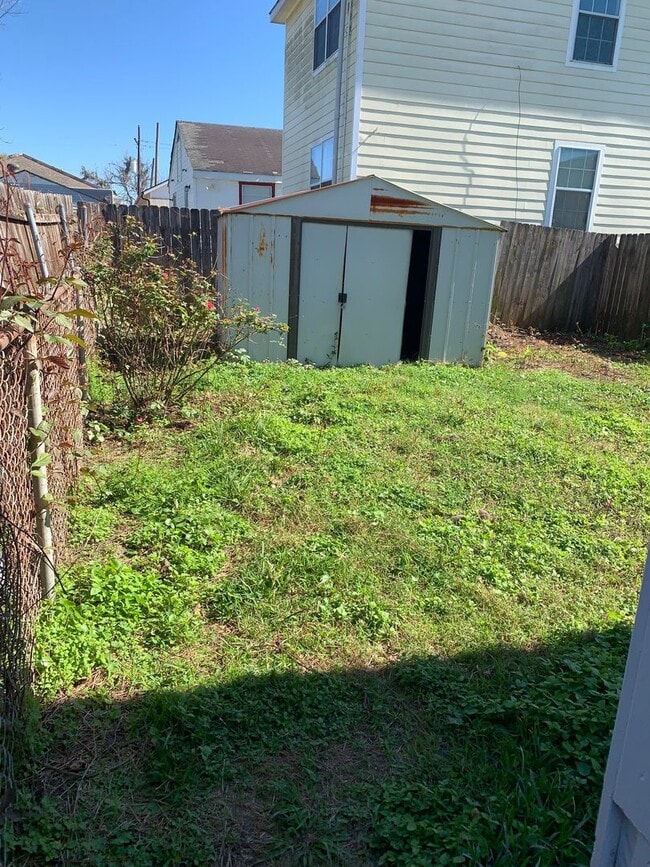 Building Photo - 8809 Colapissa St