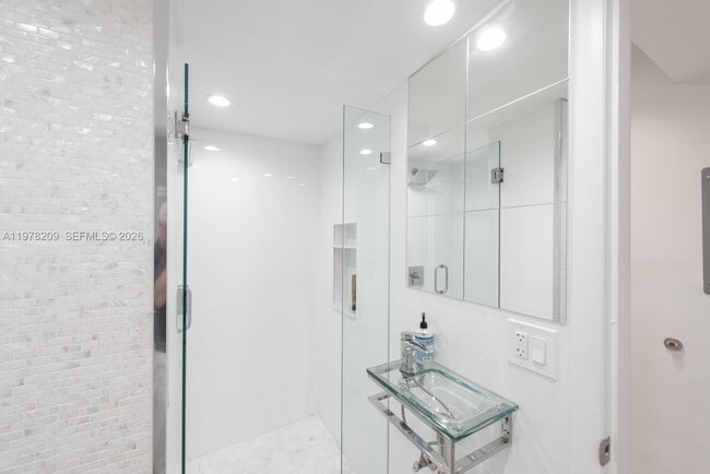 Building Photo - 251 Galen Dr