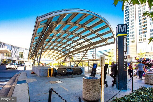 Building Photo - 3600 S Glebe Rd