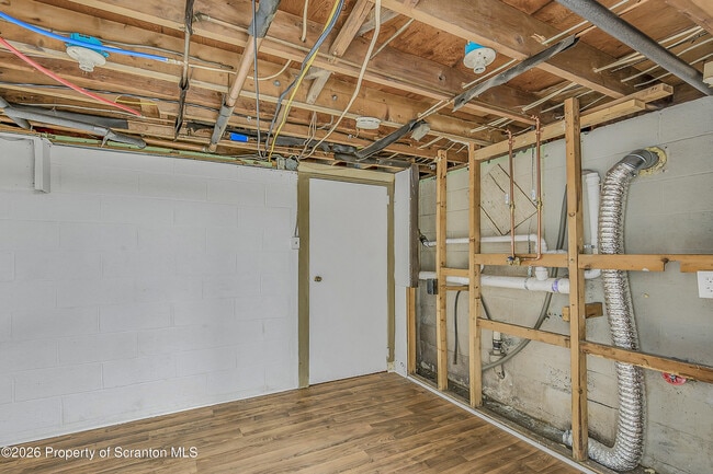 Building Photo - 301 Seymour Ave