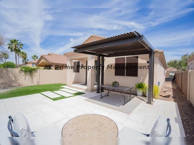 Building Photo - 5039 E Lucia Dr