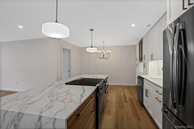 Building Photo - 400 High Point Dr