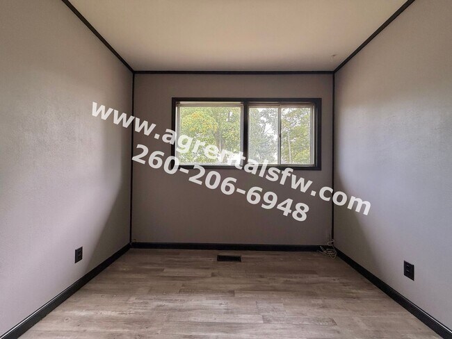 Building Photo - 3 Bedroom House