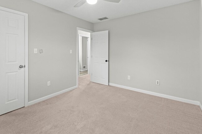Building Photo - Broad Ripple townhome with garage, updated kitchen, and walkable convenience!