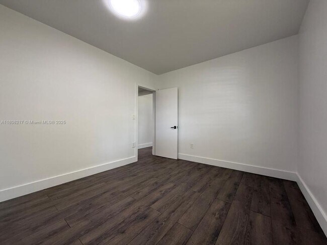 Building Photo - 2 bedroom in North Miami FL 33161
