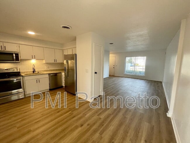 Building Photo - 1204 Grove Park Ln