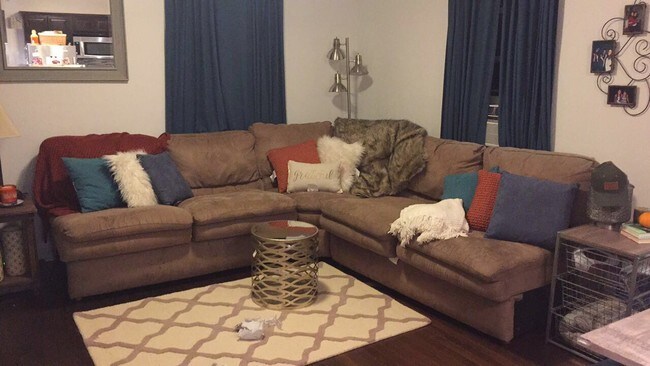 Building Photo - 677 Old Town Rd