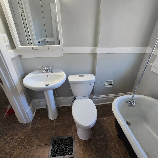 Building Photo - FON1178