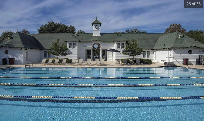 1 of 3 free pools with one heated in winter - 2892 Lincroft Ave
