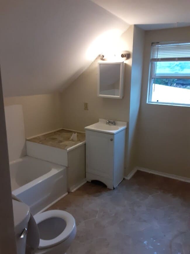 Building Photo - 3668 Burr St