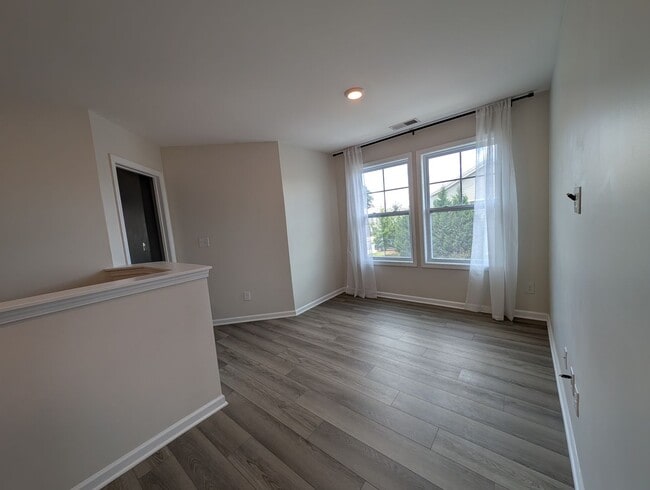 Building Photo - Modern Corner Lot Townhome located in the Ivy Ridge Community in South Carolina !