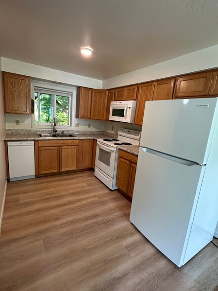 Building Photo - 1229 Black Bear Rd