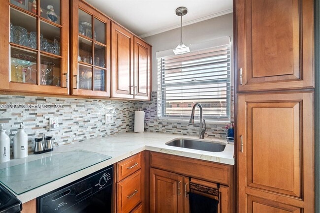 Building Photo - 180 NE 12th Ave