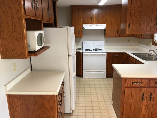 Building Photo - 2100 Kay Marie Rd