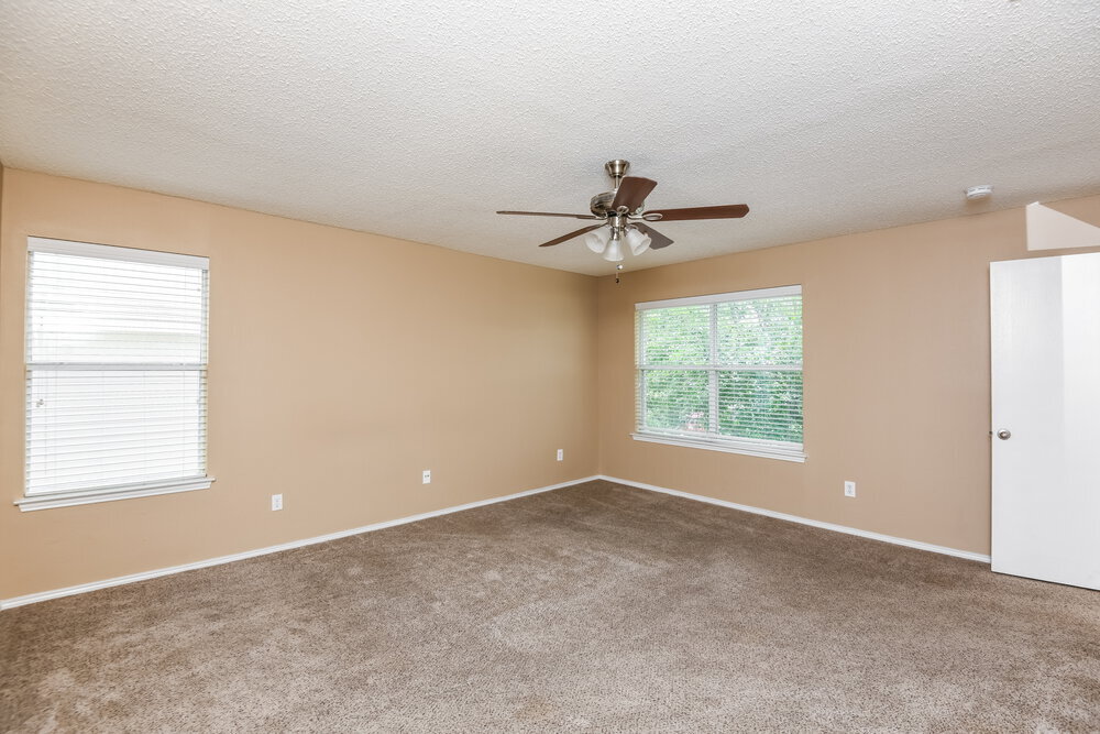 Building Photo - 949 Canary Dr