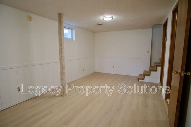 Building Photo - 609 N 13th St